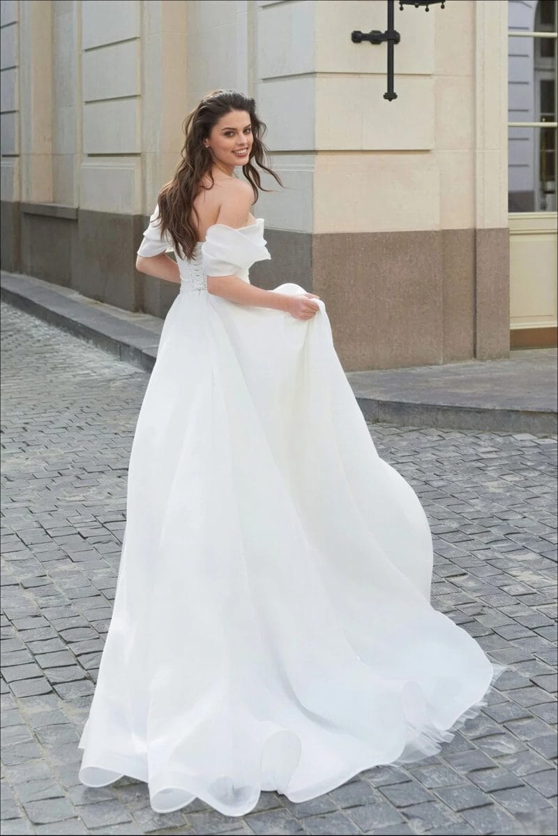 Robe de Mariage Simple et Fluide